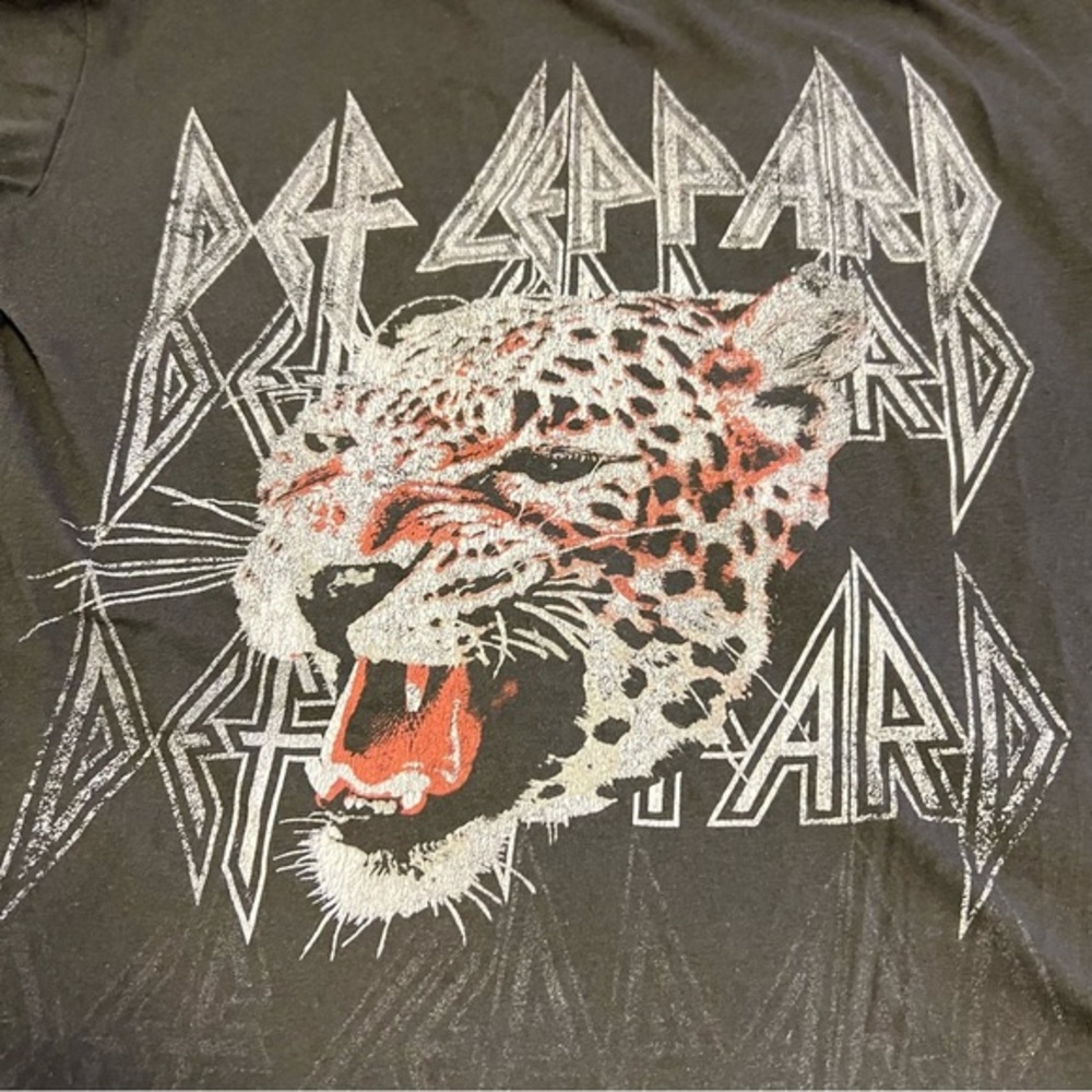 Vintage Vibe Charcoal Leopard Graphic T-Shirt | Fitted Retro Tee | Size M